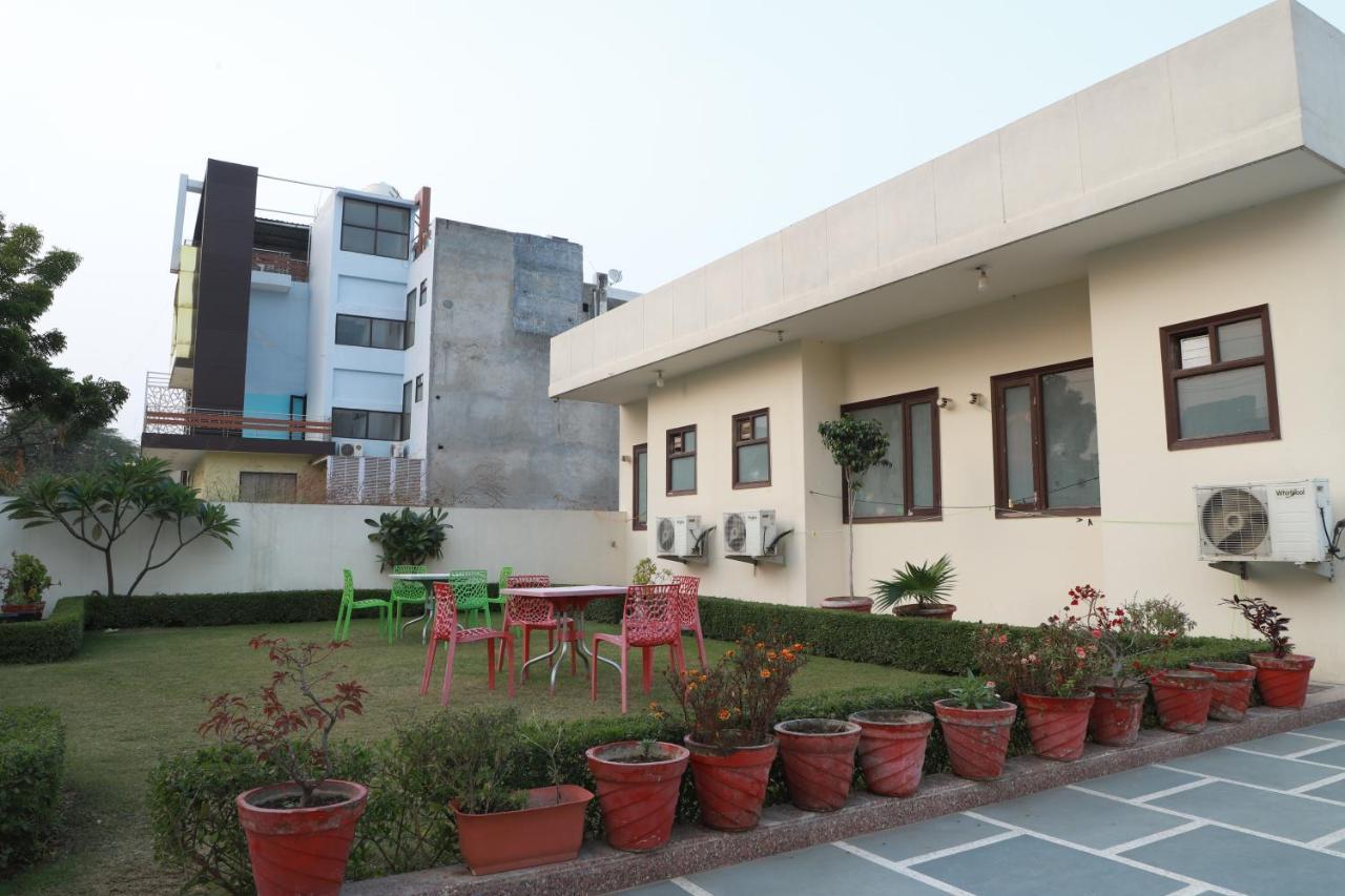 Lime Tree Studio Near Fortis Gurgaon Exteriör bild
