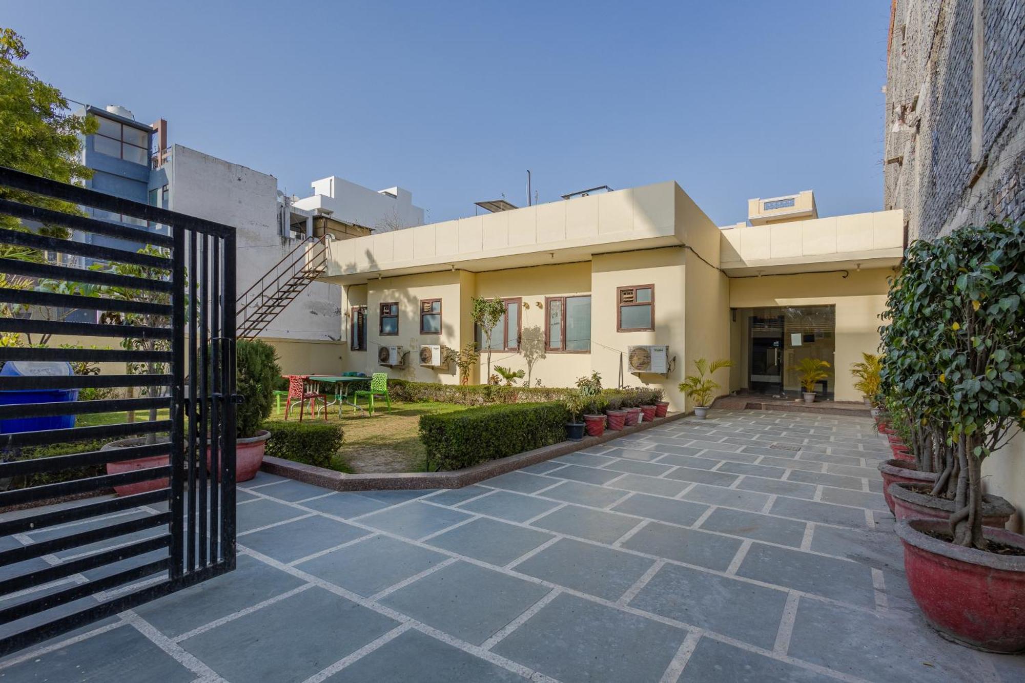 Lime Tree Studio Near Fortis Gurgaon Exteriör bild