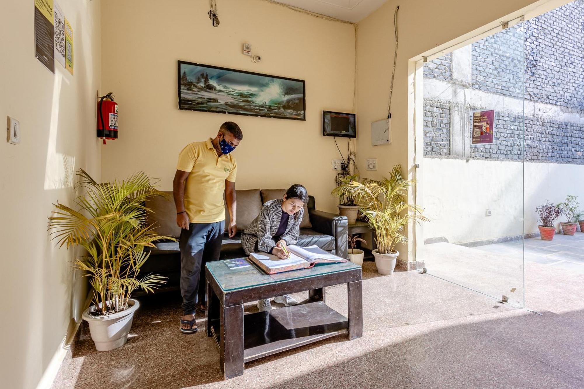 Lime Tree Studio Near Fortis Gurgaon Exteriör bild